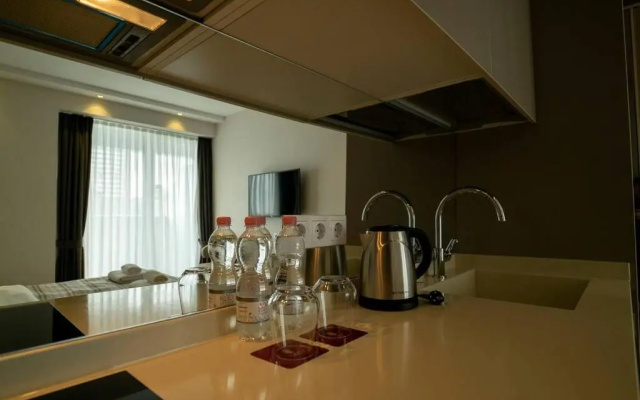 Leo Group Luxury Apartment 1828 Alliance Palace
