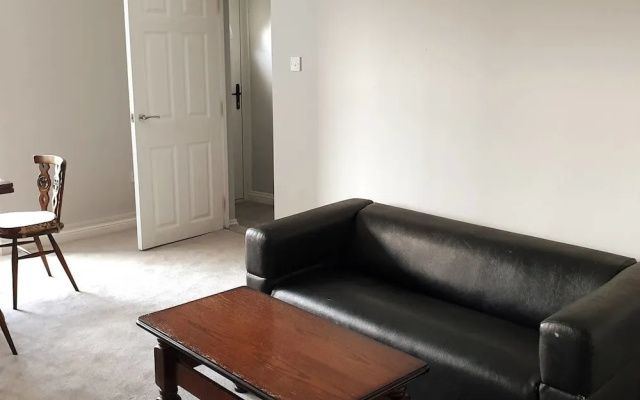 Quiet 2 Bedroom Apartment