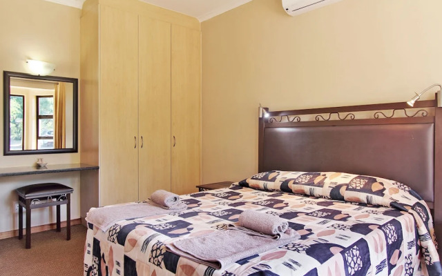 Monateng Safari Lodge