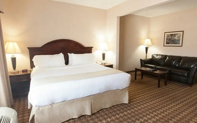Holiday Inn Hotel & Suites Huntington-Civic Arena