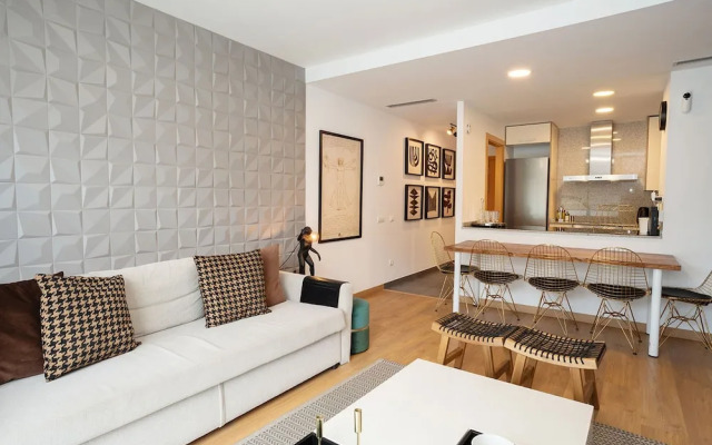 Modern Apartment Near Pl Espa a