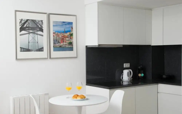 White Almada Oporto Apartments