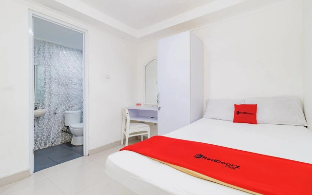 RedDoorz near Jakarta International Velodrome