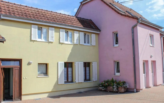Résidence jaune et rose 36845