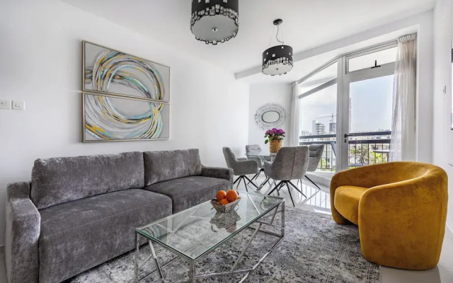 Marathon Beach Apartment - Sea View, Shared Pool