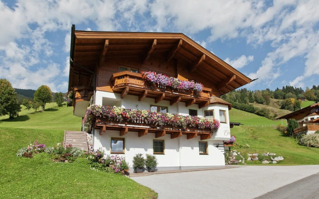 Sunlit Apartment in Saalbach-hinterglemm With Balcony