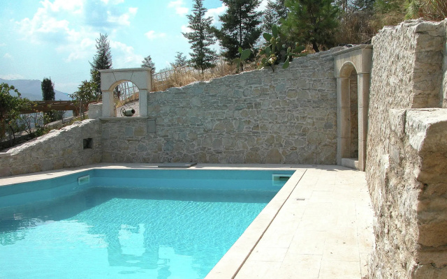 Villa in Crete With Private Pool & Views