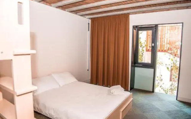 Neptune's Hostel