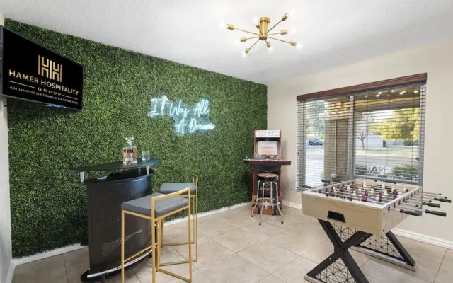 Entertainers Dream! 4 Bdrm / HTD Pool/ Games!