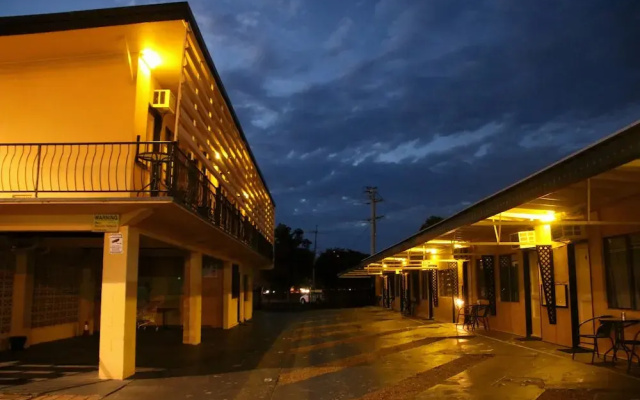 Bourbong Street Motel