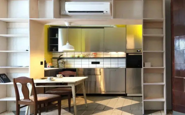 History Designer Flat