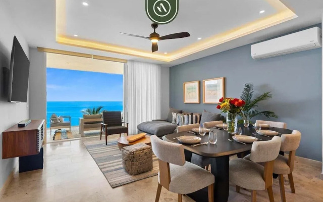 New Stylish 1 BR Condo - Ocean Views - Flex Room