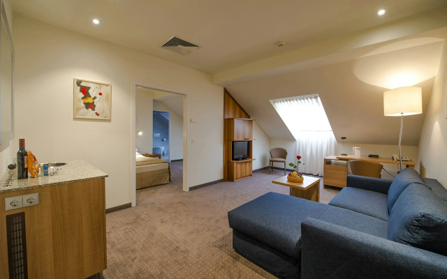 HiLight Suites Hotel