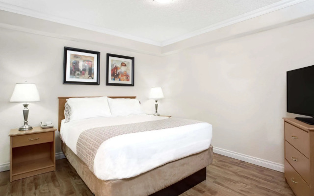 Holiday Inn Victoria Elk Lake by IHG