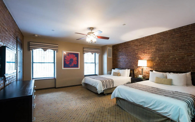 Royal Park Hotel & Hostel