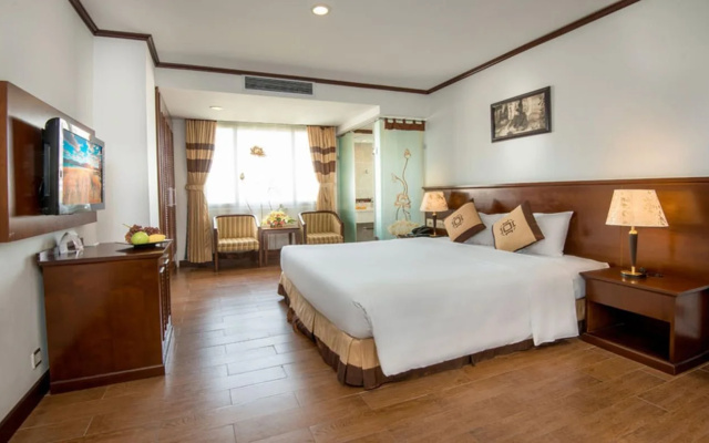 May De Ville Corner Hotel