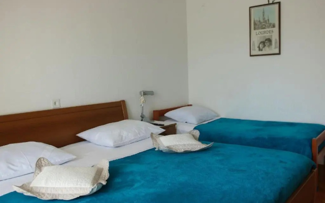 Apartments Zdravko-150m from beach