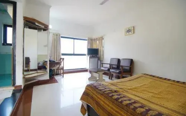 OYO 26799 Hotel Tourist