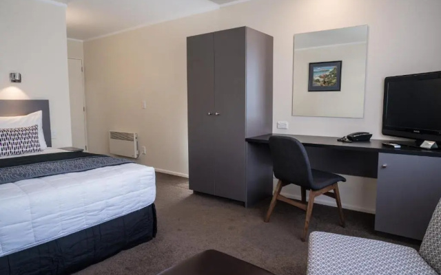 West Plaza Hotel