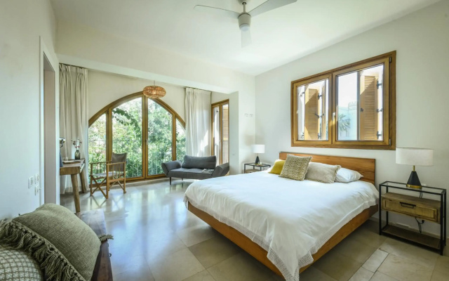 Andromeda 3 Bd apartment with pool & sea view
