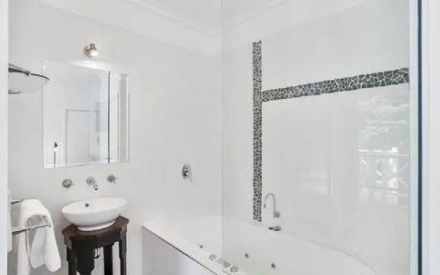 Lake Daylesford Apartments 2A