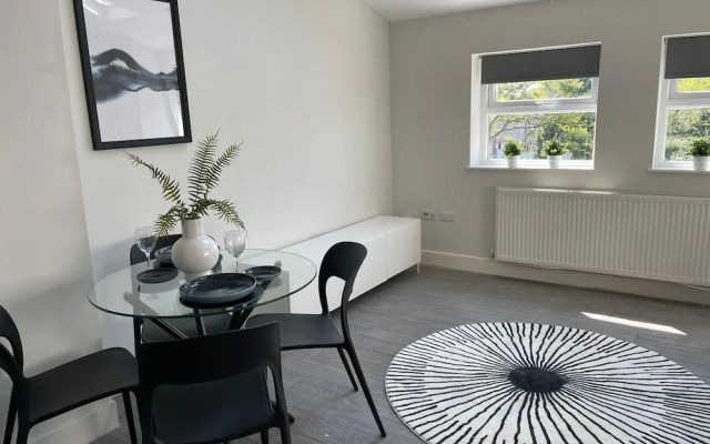 Woolton Retreat Skylights Desk Parking