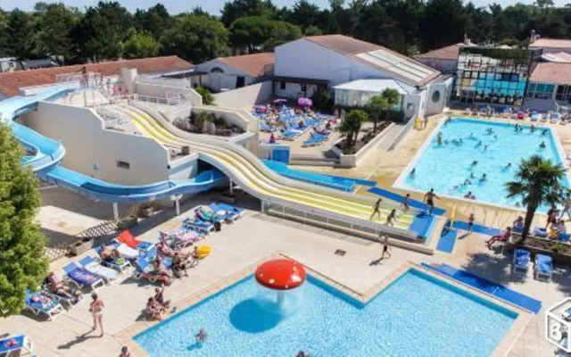 Bungalow With 2 Bedrooms in Saint-jean-de-monts, With Pool Access and