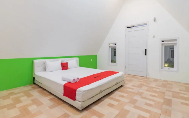 RedDoorz Syariah Plus Near Sukabumi Station
