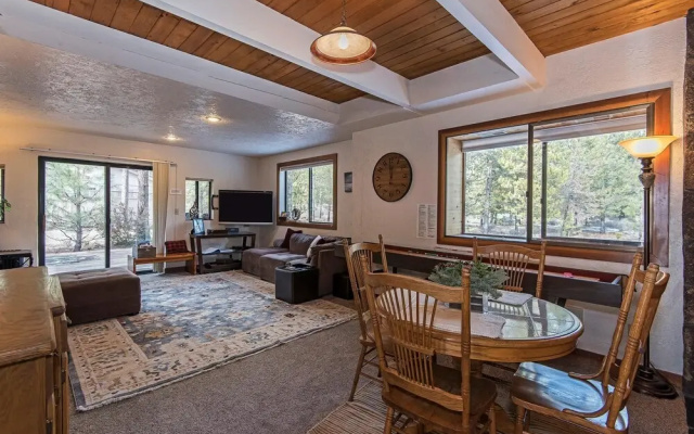 Cedar Cove Lodge