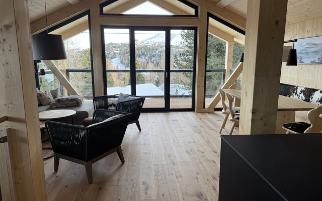 Superior Chalet With Sauna & Hot Tub