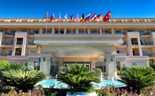Отель Crystal De Luxe Resort & Spa – All Inclusive вид на фасад