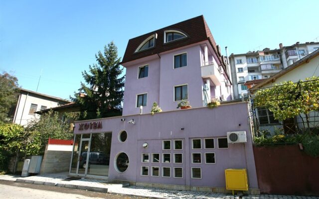 Отель Art Hotel Galeria Болгария, Плевен - отзывы, цены и фото номеров - забронировать отель Art Hotel Galeria онлайн вид на фасад