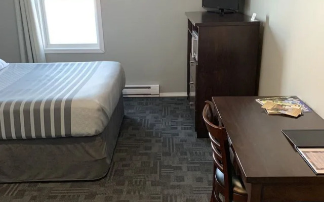 TaLLboys Grill & Pub Motel