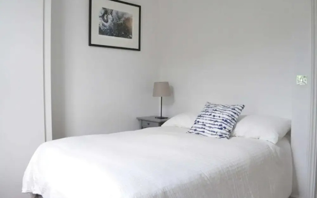 Bright 1 Bedroom Flat Perfect for City Getaway