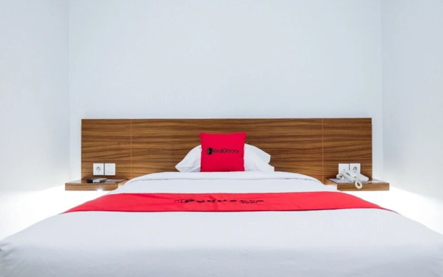 RedDoorz Plus near Pekanbaru Mall
