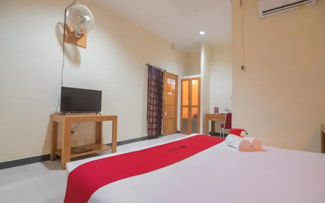 RedDoorz @ Cherry Garden Hotel Medan