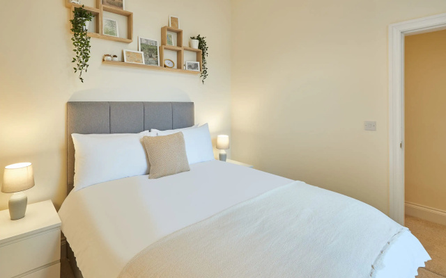 Host Stay South Cliff Apartment