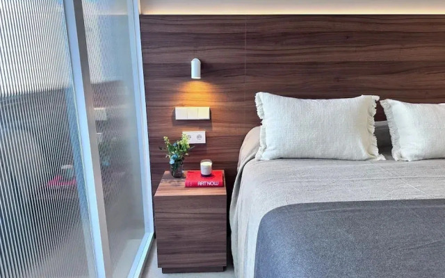 Edmond Vibes Almagro Suites