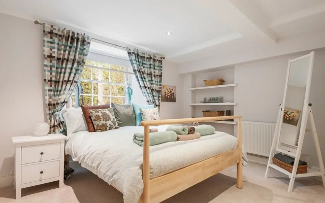 1 Bedroom Georgian Flat In New Town