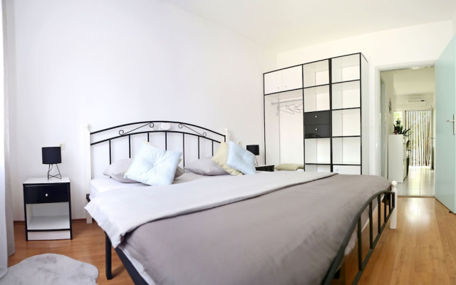 Apartment Adam