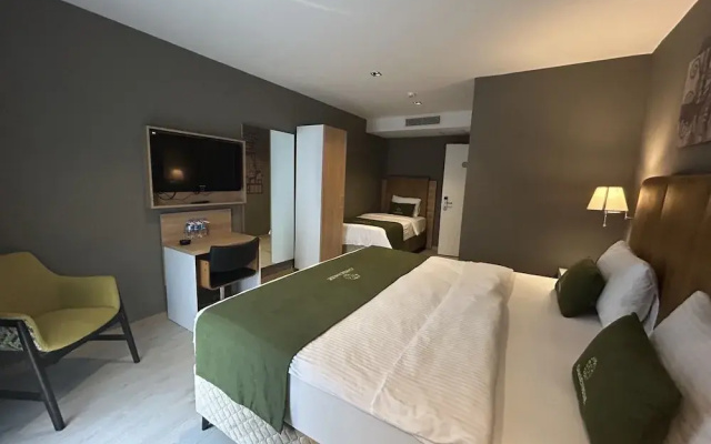 Garden Mode Airport Hotel