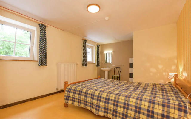 Glorious Holiday Home in Weris with Jacuzzi