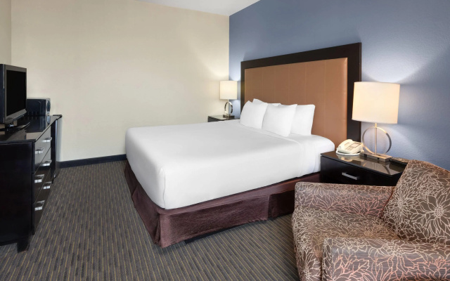 Days Inn by Wyndham Mackinaw City/Bridgeview Area