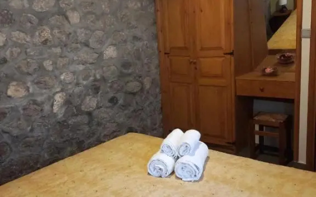 Potamolithos Suites