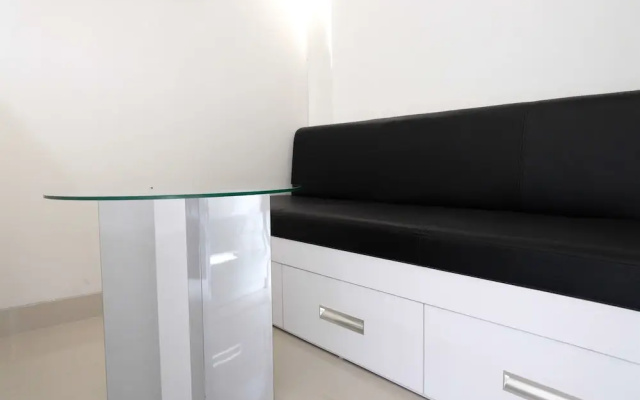 Comfy Studio Room @ Oasis Apartment By Travelio