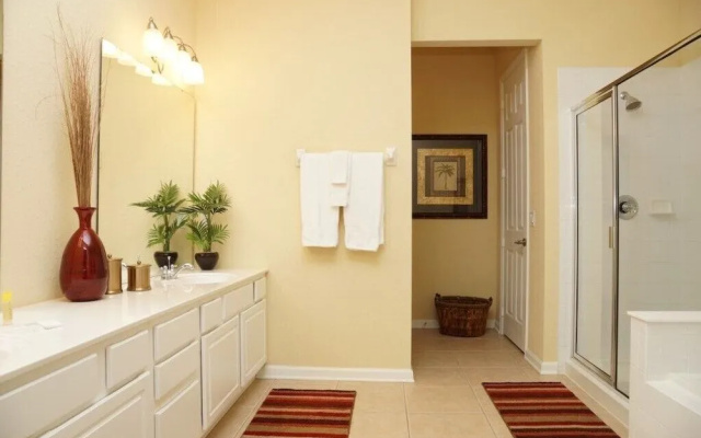 Poolside Penthouse Cabana 3 Bedroom Condo by Redawning