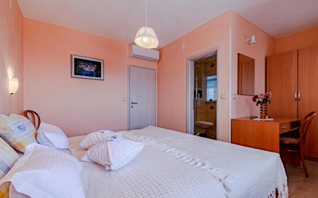 Beautiful Home in Mokalo With Wifi and 2 Bedrooms