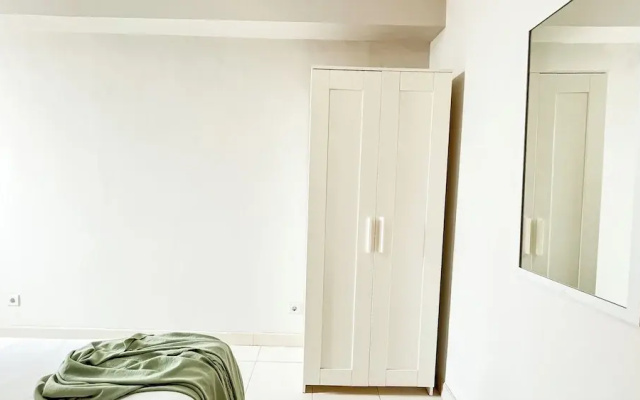 Scandinavian Minimalist 2Br At Cinere Bellevue Suites Apartment