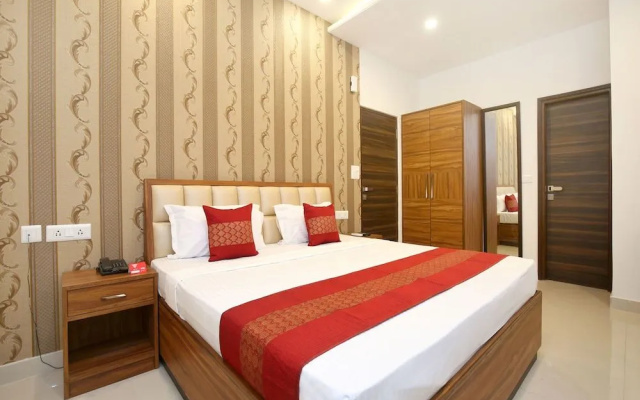 OYO 14392 Hotel Pearl wood