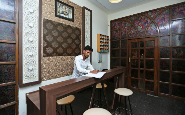 OYO 16520 Green's Hotel